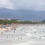 Lindo apê 1 min a pé da areia da Praia Grande-O mais perto! com Varanda